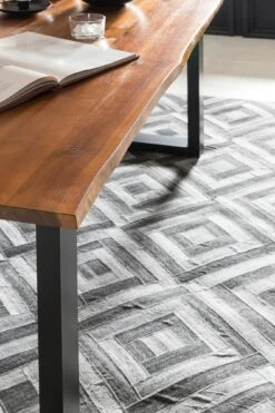 SalesFever Baumkante Esstisch 160 X 85 Cm | Massivholz Akazie | Gestell Metall Schwarz | B 160 X T 85 X H 77 Cm | Cognac -SalesFever 0d075074 7409 40c3 a8cd 371682c7c2e9