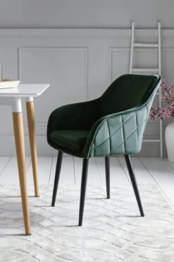 SalesFever Esszimmerstuhl | Stoffbezug In Samt-Optik | Höhenverstellbares Metallgestell | Diamantsteppung |tannengrün – Schwarz -SalesFever 2b3d70cc 533d 436d b41c 3c6b49c3871e