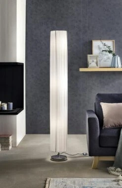 SalesFever Stehleuchte 160 Cm Rund | Plissee Latex-Lampenschirm | Verchromtes Metall | B 20 X T 20 X H 160 Cm | Weiß