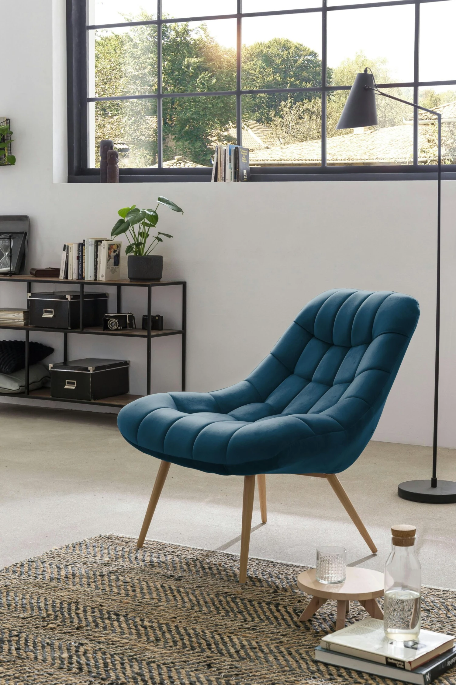 SalesFever Loungesessel Mit XXL-Sitzfläche | Bezug Stoff In Samt-Optik | Gestell Metall In Holzoptik | üppige Steppung | B 76 X T 87 X H 86cm | Blau 8 SalesFever Loungesessel Mit XXL-Sitzfläche | Bezug Stoff In Samt-Optik | Gestell Metall In Holzoptik | üppige Steppung | B 76 X T 87 X H 86cm | Blau – Bild 6