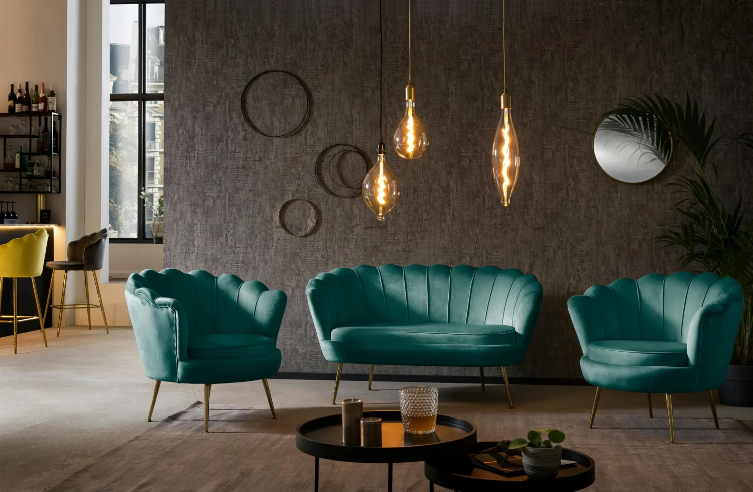 SalesFever Muschel-Sofa | Bezug Samt-Stoff | Gestell Metall Goldfarben | B 136 X T 76 X H 78 Cm | Grün 9 SalesFever Muschel-Sofa | Bezug Samt-Stoff | Gestell Metall Goldfarben | B 136 X T 76 X H 78 Cm | Grün – Bild 7