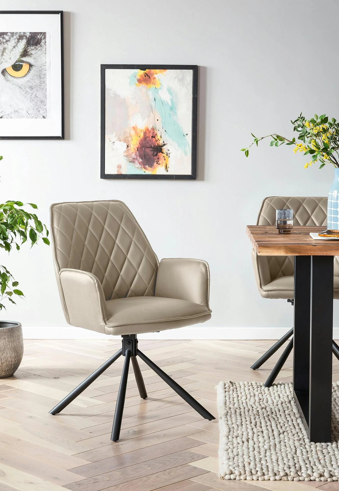 SalesFever Armlehnstuhl 2er-Set | 360 Grad Drehfunktion | Bezug Microfaser In Kunstlederoptik | Gestell Metall | B59 X T63 X H89 Cm | Beige–schwarz 9 SalesFever Armlehnstuhl 2er-Set | 360 Grad Drehfunktion | Bezug Microfaser In Kunstlederoptik | Gestell Metall | B59 X T63 X H89 Cm | Beige–schwarz – Bild 7