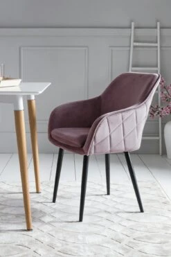 SalesFever Esszimmerstuhl | Stoffbezug In Samt-Optik | Höhenverstellbares Metallgestell | Diamantsteppung | B 61 X T 60 X H 85 Cm | Rose – Schwarz -SalesFever 6de0fe17 15d8 4413 adf0 4a295f7bf2a4
