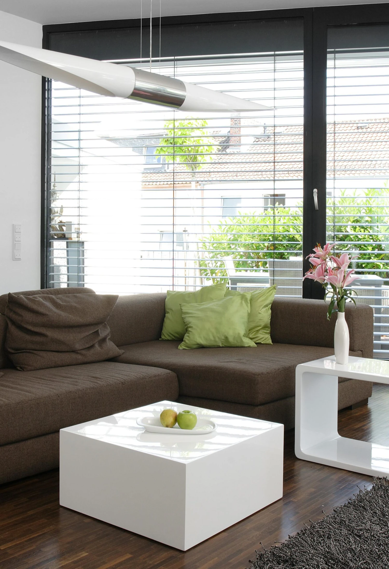 SalesFever Couchtisch Quadratisch | Hochglanz Lackiert | MDF-Holz | B 60 X T 60 X H 30 Cm | Schwarz 4 SalesFever Couchtisch Quadratisch | Hochglanz Lackiert | MDF-Holz | B 60 X T 60 X H 30 Cm | Schwarz – Bild 2