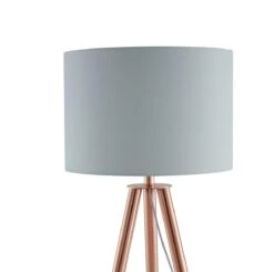 SalesFever Stehleuchte Dreibeiniges Stativ | Textil-Lampenschirm | Gestell Eichenholz | B 65 X T 65 X H 154 Cm | Kupfer -SalesFever 9e04fd00 066a 4e1d 8fec 63ed86aa2a04