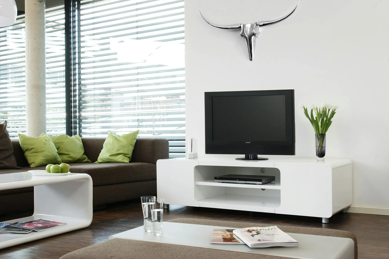 SalesFever Lowboard 160 Cm | 2 Türen, 2 Offene Fächer | MDF-Holz | B 160 X T 58 X H 45 Cm | Weiß Hochglanz 6 SalesFever Lowboard 160 Cm | 2 Türen, 2 Offene Fächer | MDF-Holz | B 160 X T 58 X H 45 Cm | Weiß Hochglanz – Bild 4