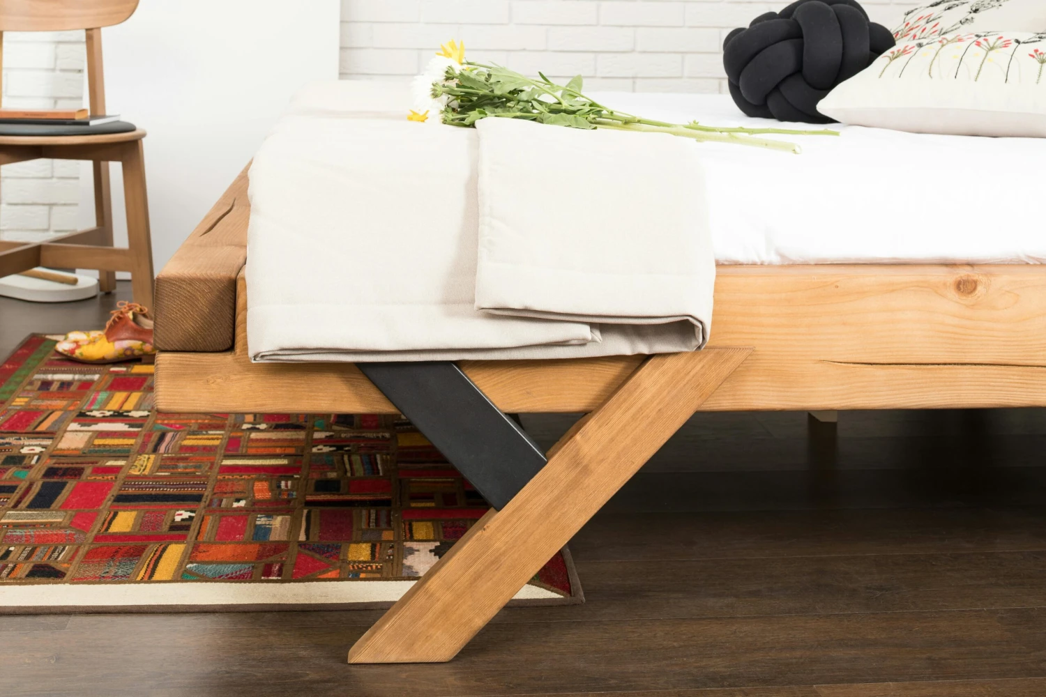 SalesFever Balkenbett 200 X 200 Cm | Fichte-Holz | Massivholz | Y-Beine Mit Schwarz | B 218 X T 218 X H 90 Cm | Natur 8 SalesFever Balkenbett 200 X 200 Cm | Fichte-Holz | Massivholz | Y-Beine Mit Schwarz | B 218 X T 218 X H 90 Cm | Natur – Bild 6